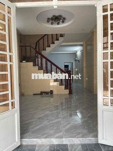 Nhà DT 4x20m, 1Lầu 3Pn 2Wc,sẵn 3 máy lạnh, Hẻm Xe Tải Gần Uỷ Ban Chợ