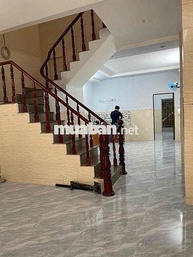 Nhà DT 4x20m, 1Lầu 3Pn 2Wc,sẵn 3 máy lạnh, Hẻm Xe Tải Gần Uỷ Ban Chợ