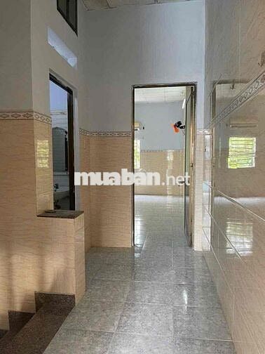 Nhà DT 4x20m, 1Lầu 3Pn 2Wc,sẵn 3 máy lạnh, Hẻm Xe Tải Gần Uỷ Ban Chợ