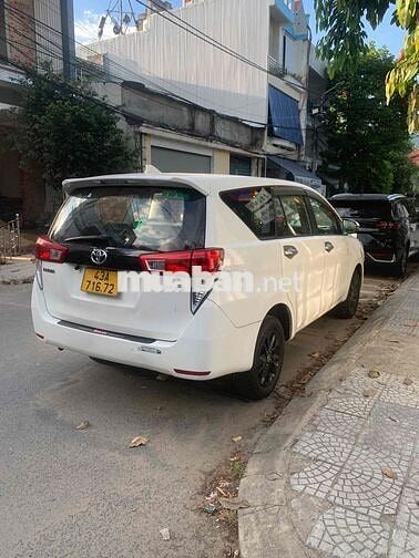 Toyota Innova 7 chỗ Xăng Trắng