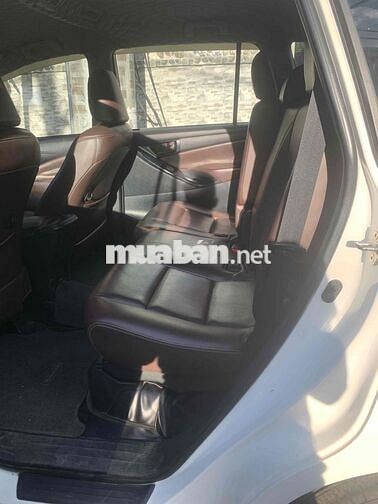 Toyota Innova 7 chỗ Xăng Trắng