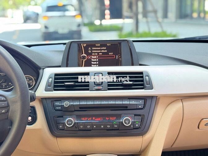 BMW 320i 2013 Trắng 130000 km