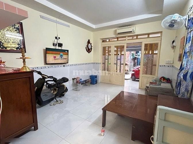 Bán nhà Dương Bá Trạc . ô tô đậu trước cửa . ngang 4x11 . giá 4.5 Tỷ