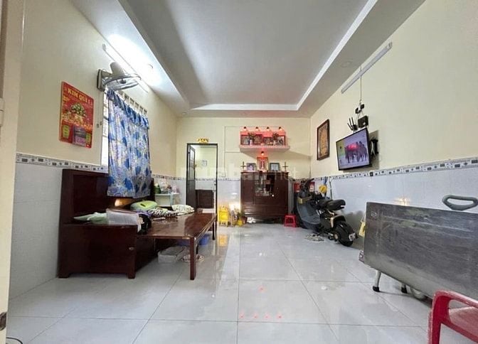 Bán nhà Dương Bá Trạc . ô tô đậu trước cửa . ngang 4x11 . giá 4.5 Tỷ