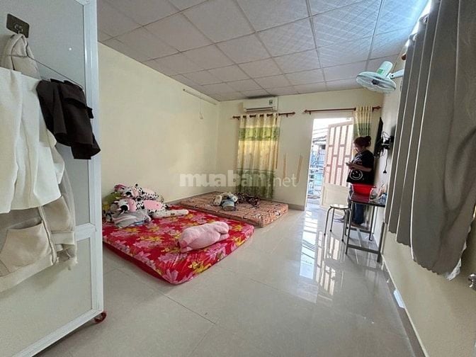 Bán nhà Dương Bá Trạc . ô tô đậu trước cửa . ngang 4x11 . giá 4.5 Tỷ