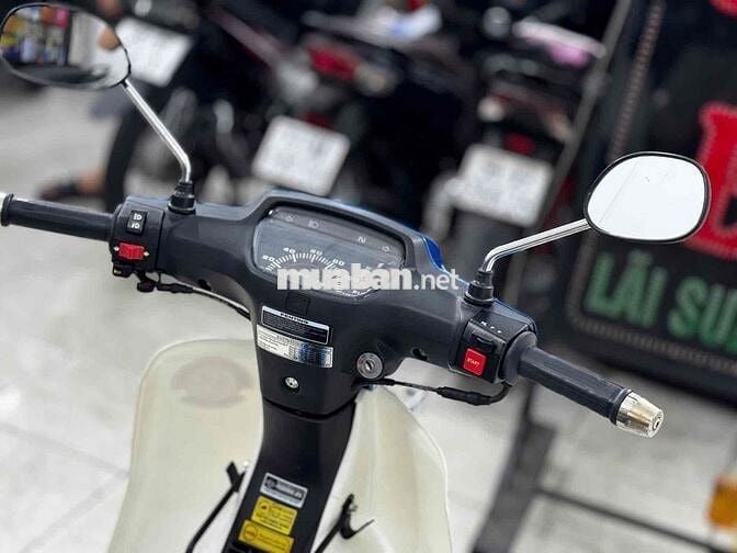Honda Astrea Grand Xanh Trắng Cổ điển