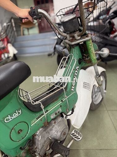 Honda Chaly Sơn zin , đồ theo xe còn đủ ,1 chủ