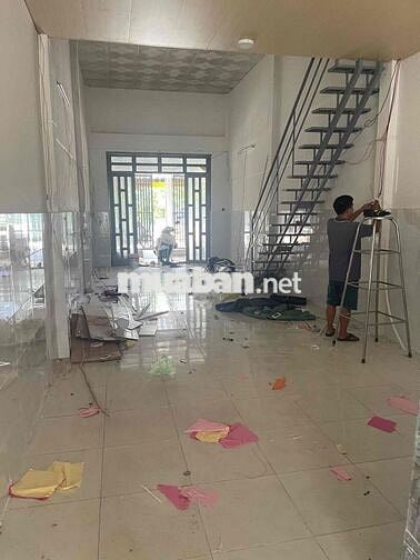 cho thue dt -4x20  gac lung -2p ngủ-1p kin-1p hở dien nuoc chinh ấp 3