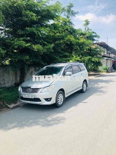 Toyota Innova 7 chỗ màu Bạc
