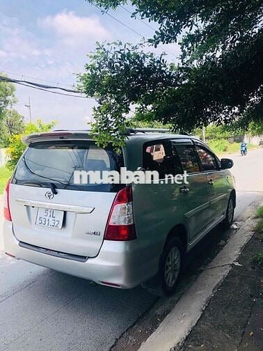 Toyota Innova 7 chỗ màu Bạc