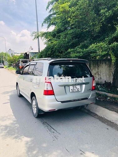 Toyota Innova 7 chỗ màu Bạc