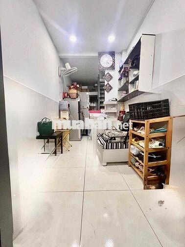 💎 HIẾM :NHÀ 3 TẦNG TRUNG TÂM QUẬN 10 DIỆN TÍCH 18M2, 4PN ,GẦN METRO CÁ