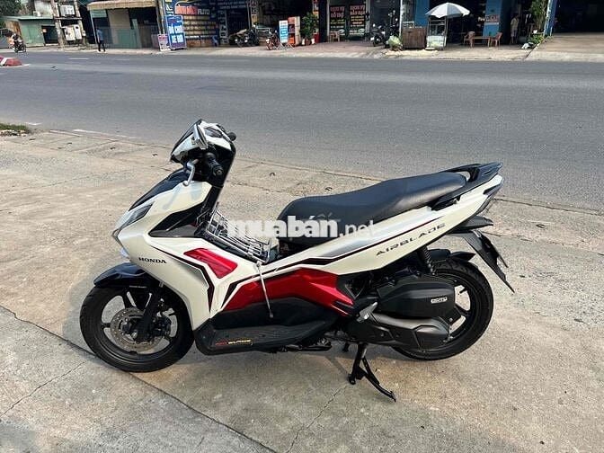 Honda Air Blade 125 Trắng, Đỏ, Đen bán trả góp