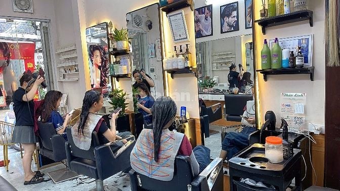 Tuyển gấp nữ thợ phụ Salon tóc phố Đại La - Hà Nội