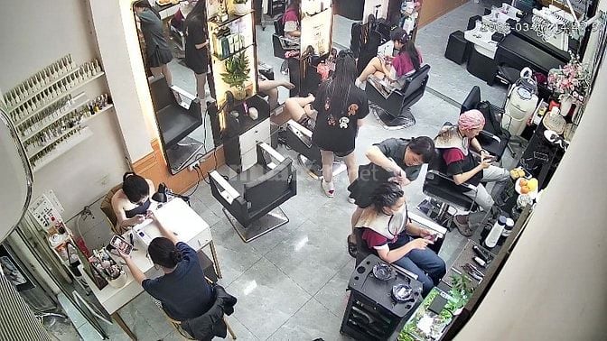 Tuyển gấp nữ thợ phụ Salon tóc phố Đại La - Hà Nội