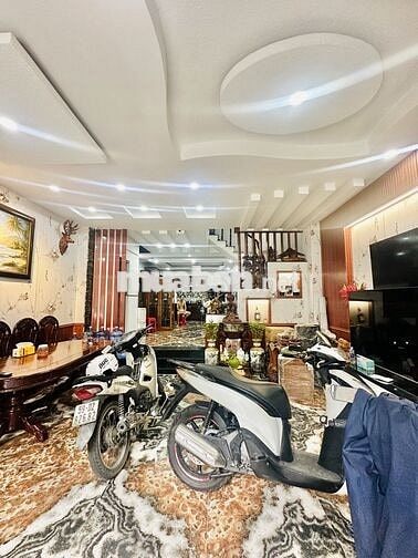 BÁN NHÀ TÂN HƯƠNG – Ô TÔ VÀO NHÀ – KHU VIP 