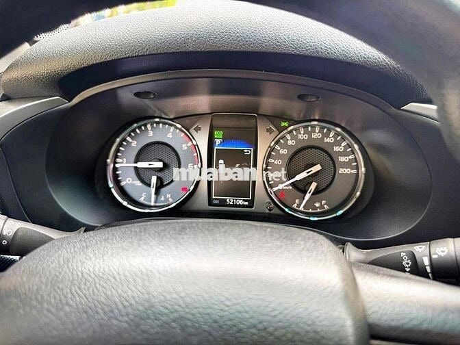 Toyota Hilux 2021 Bạc 50000 km