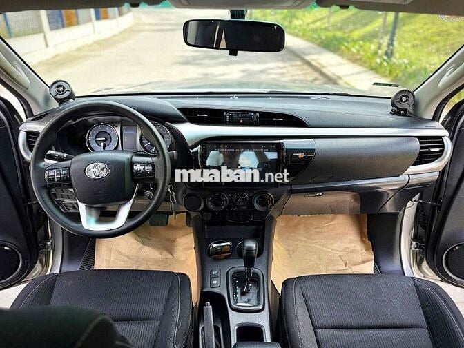Toyota Hilux 2021 Bạc 50000 km