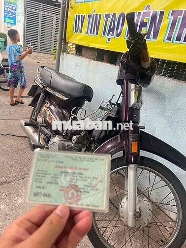 Honda Dream Thái Tím