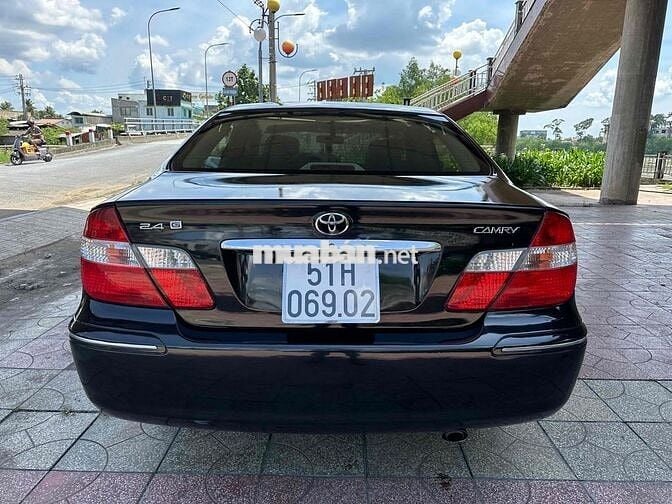 Toyota Camry 2.4 Số sàn 2005 Đen