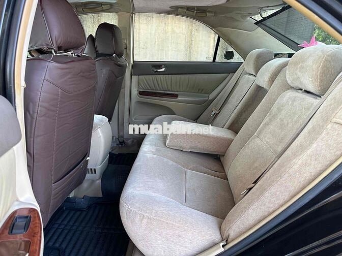 Toyota Camry 2.4 Số sàn 2005 Đen