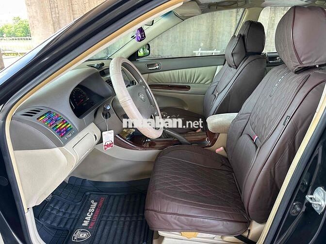 Toyota Camry 2.4 Số sàn 2005 Đen