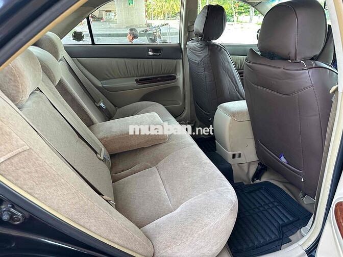 Toyota Camry 2.4 Số sàn 2005 Đen