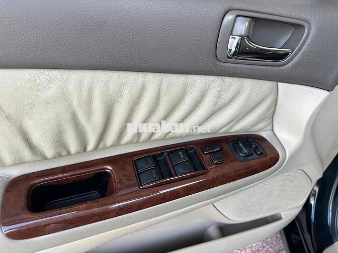 Toyota Camry 2.4 Số sàn 2005 Đen