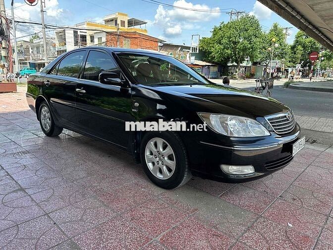 Toyota Camry 2.4 Số sàn 2005 Đen