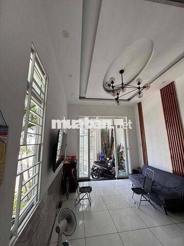 Nhà Bán DT 3m50x15 căn góc 2 lầu sân thượng 4 phòng 3 wc P15 Q8
