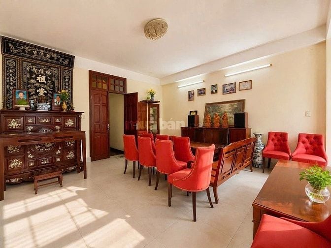 Nhà Đường Cách Mạng Tháng 8, P.11, Quận 3. Vài chục mét ra mặt tiền