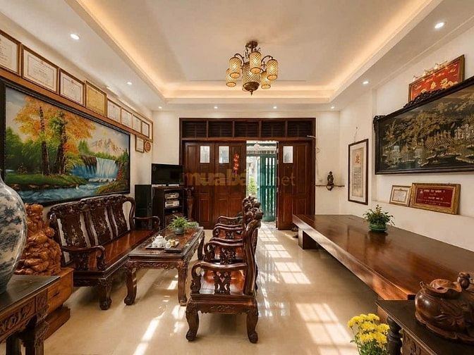 Nhà Đường Cách Mạng Tháng 8, P.11, Quận 3. Vài chục mét ra mặt tiền