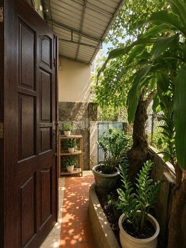 Nhà Đường Cách Mạng Tháng 8, P.11, Quận 3. Vài chục mét ra mặt tiền