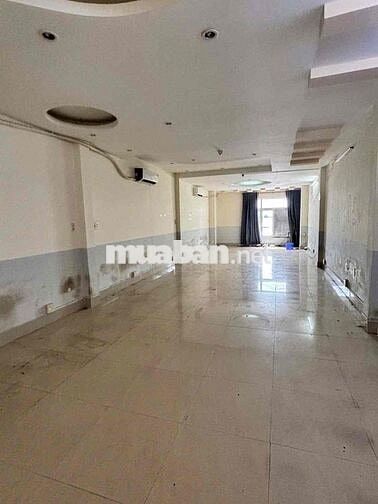 Nhà trệt 3 lầu mặt tiền Nguyễn Văn Cừ