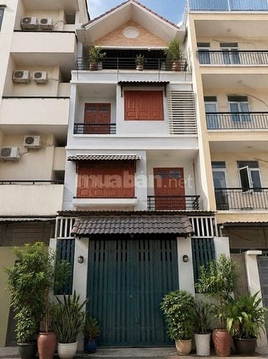 Nhà Đường Cách Mạng Tháng 8, P.11, Quận 3. Vài chục mét ra mặt tiền