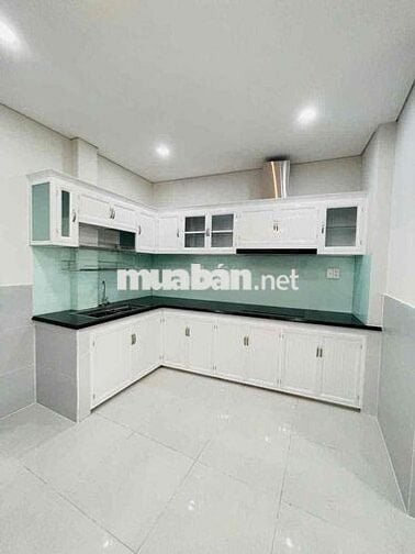 Nhà 1 trệt 1 lầu 2PN 3WC sân rộng, nhà mới tinh sẵn nội thất gần PVĐ