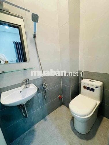 Nhà 1 trệt 1 lầu 2PN 3WC sân rộng, nhà mới tinh sẵn nội thất gần PVĐ