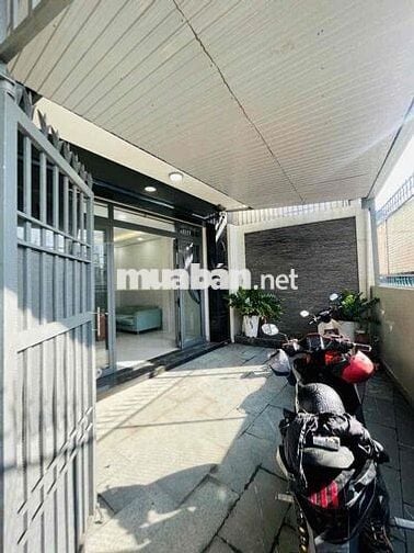 Nhà 1 trệt 1 lầu 2PN 3WC sân rộng, nhà mới tinh sẵn nội thất gần PVĐ
