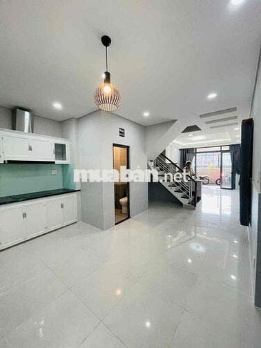Nhà 1 trệt 1 lầu 2PN 3WC sân rộng, nhà mới tinh sẵn nội thất gần PVĐ