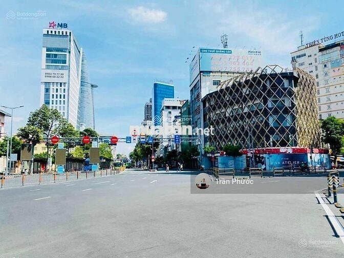 Cho thuê nhà MT Lê Công Kiều Q1