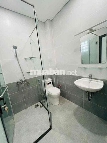 Nhà 1 trệt 1 lầu 2PN 3WC sân rộng, nhà mới tinh sẵn nội thất gần PVĐ
