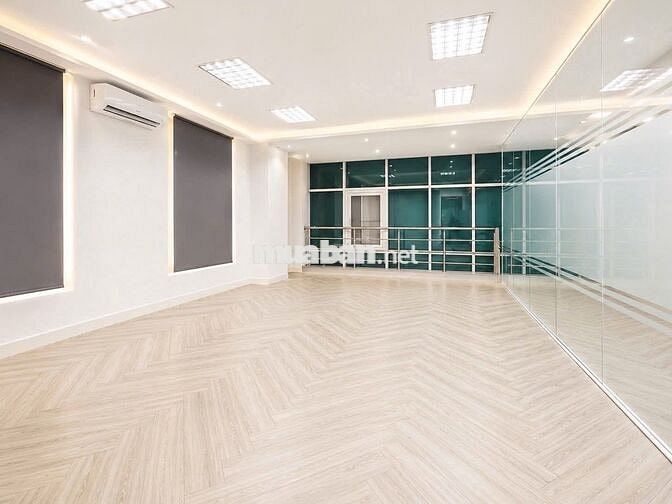 TUYỆT PHẨM-Ngang 8m,Nam Kỳ Khởi Nghĩa,Quận 3.Có hầm,thang máy,mới xây