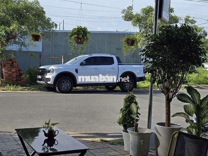 Ford Ranger Trắng
