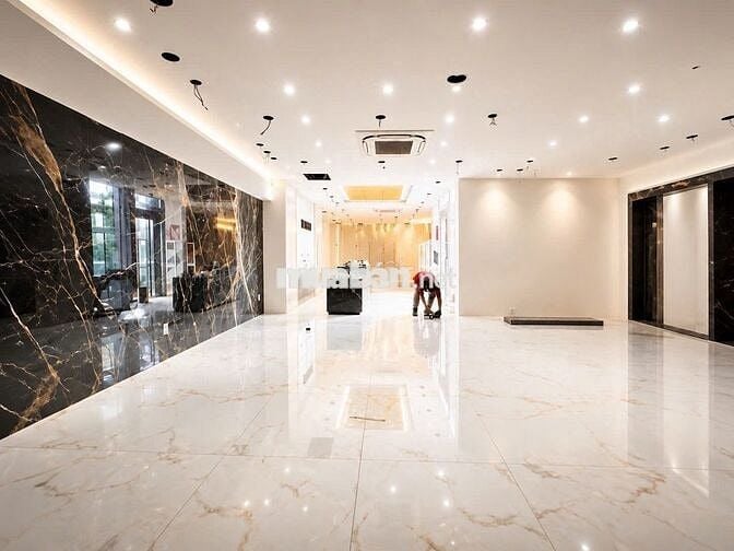 TUYỆT PHẨM-Ngang 8m,Nam Kỳ Khởi Nghĩa,Quận 3.Có hầm,thang máy,mới xây