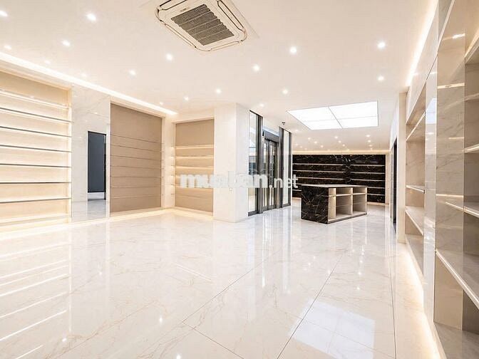 TUYỆT PHẨM-Ngang 8m,Nam Kỳ Khởi Nghĩa,Quận 3.Có hầm,thang máy,mới xây