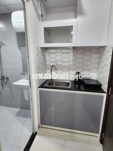 STUDIO FULL NỘI THẤT CỬA SỔ TRỜI THOÁNG MỚI 100%