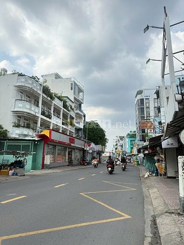 22 Tỷ! Nhà bán khuôn đất vuông 4,4x27,03m Nguyễn Văn Đậu - 5 Tầng