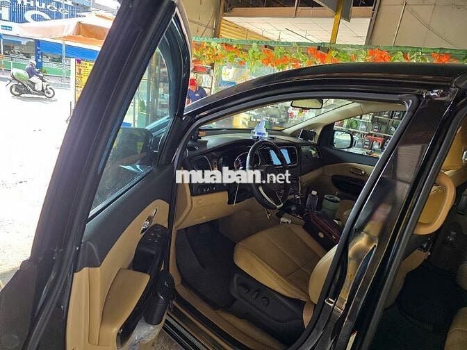 KIA Sedona 2018 Tự động Dầu Đen 97109 km