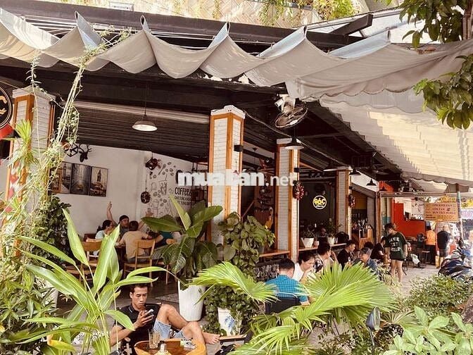 Tuyển nhân viên phục vụ Cafe