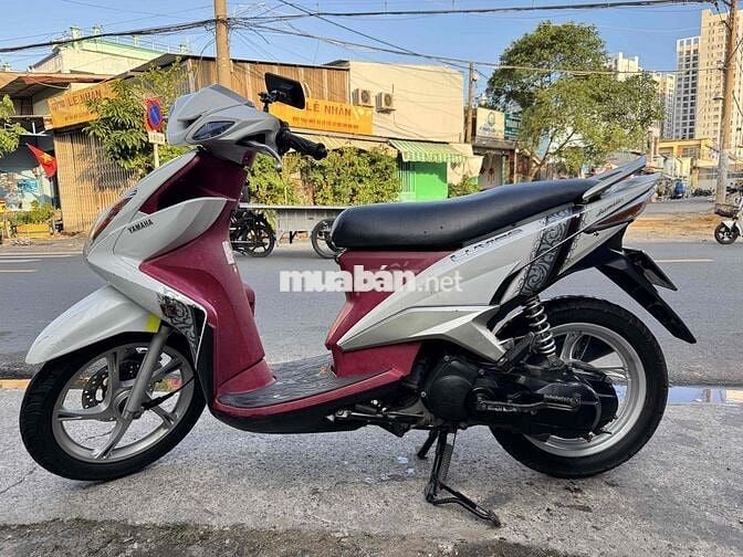Yamaha Luvias 2011 Đỏ trắng